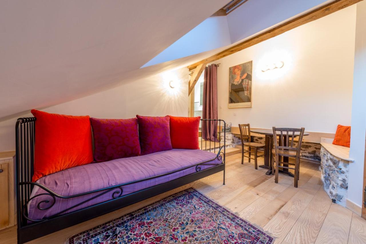 Au Cheval Blanc - Appartements Et Chambres D'Hotes Albertville Exterior foto