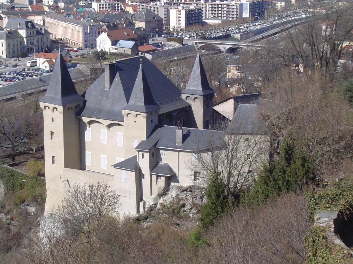 Au Cheval Blanc - Appartements Et Chambres D'Hotes Albertville Exterior foto
