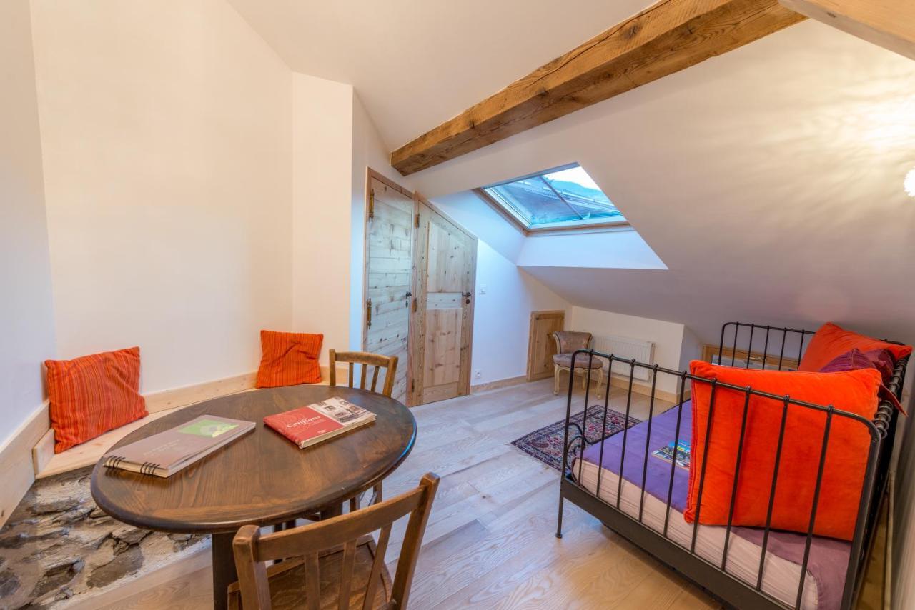 Au Cheval Blanc - Appartements Et Chambres D'Hotes Albertville Exterior foto