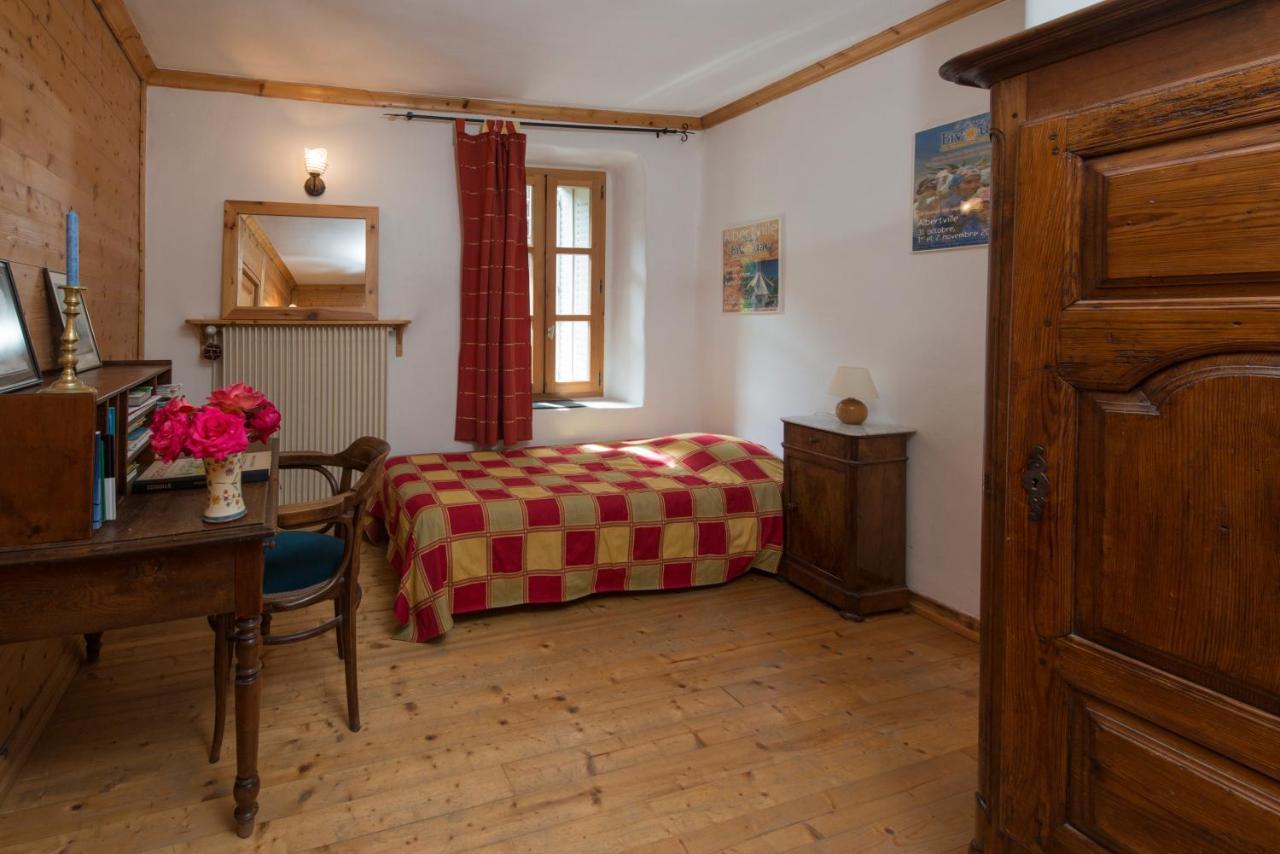 Au Cheval Blanc - Appartements Et Chambres D'Hotes Albertville Exterior foto